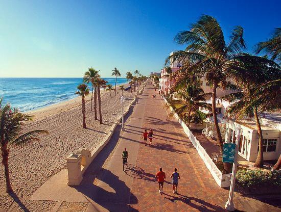 Downtown Hollywood Beach Students' Dorm Vandrehjem Eksteriør billede
